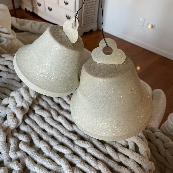SET OF 4 METAL OFF WHITE GLITTER CHRISTMAS BELLS - Picture 3 of 9